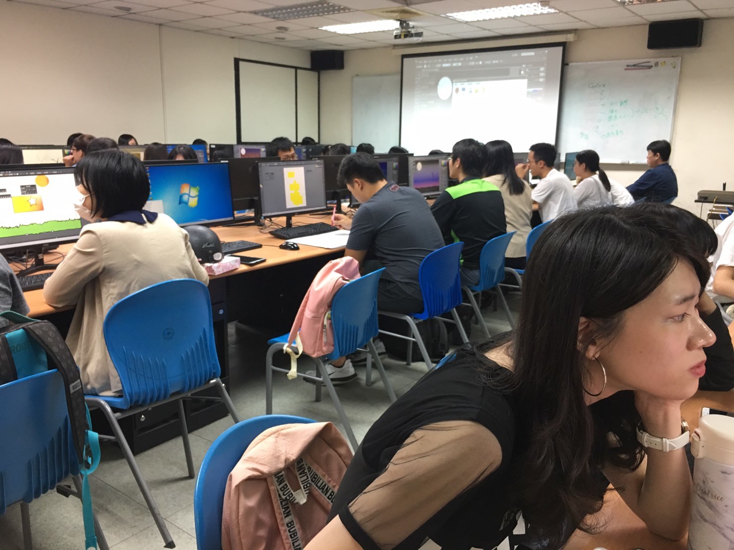 主題:Illustrator軟體萌寵繪製